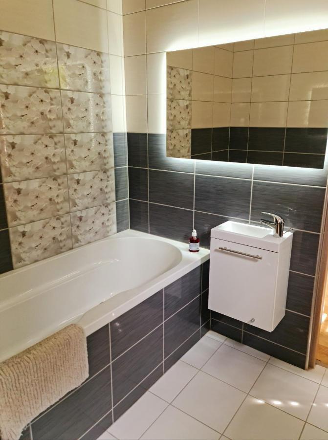 Huerrem Apartman Eger Exterior photo