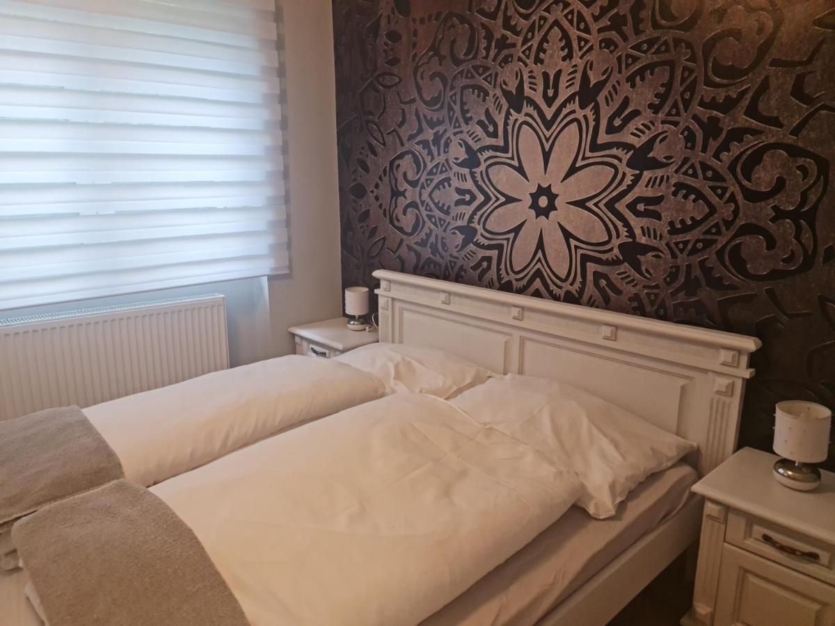 Huerrem Apartman Eger Exterior photo